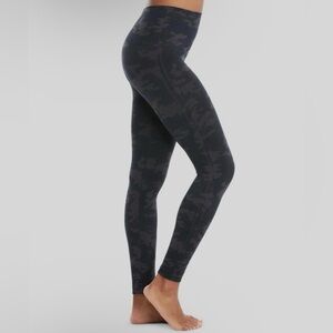 Spanx EcoCare Seamless Leggings in Black Camo Size Medium